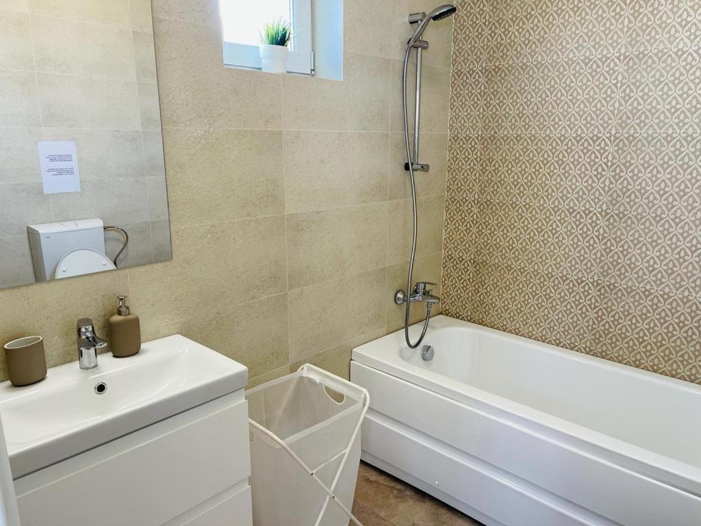 Galaxy Residence Villa Otopeni Εξωτερικό φωτογραφία